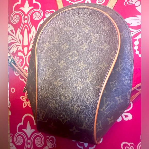 WOW POSHMARK Authentic Louis Vuitton Backpack = Festivals Concerts Pro Games! - Picture 2 of 16